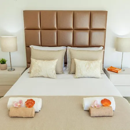 Вилла Holiday Home In Albufeira With Private Pool *